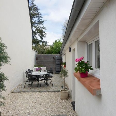 Villa Le Dionysien *** Saint-Denis-de lʼHôtel Esterno foto